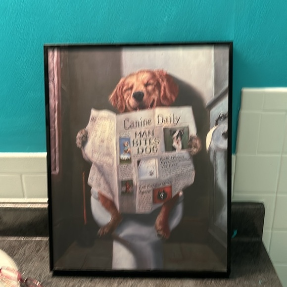 😊DOG BITES MAN-cute & adorable painting framed 💩 - Picture 3 of 3